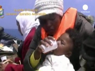 Lampedusa: 900 réfugiés débarquent sur l'île italienne