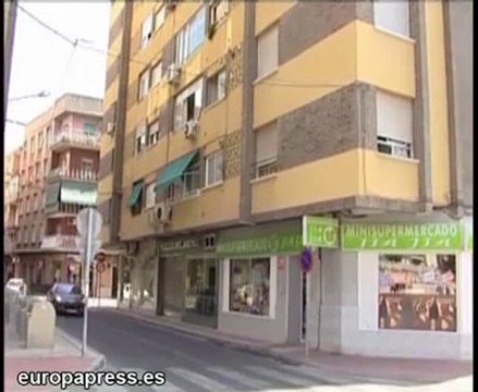 Fallece una mujer tras caer de un piso