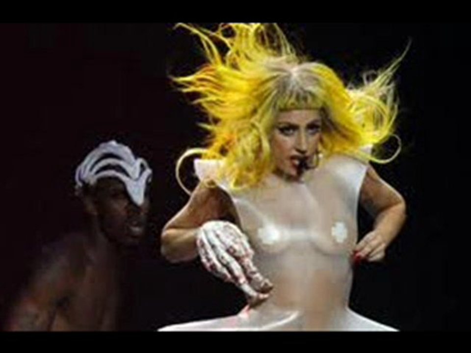 LADY GAGA FANS OPINEN SI ELLA  ES EXTRAÑA O COOL Y GANA PREMIOS