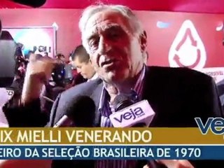 Brasil recebe a taça da Copa do Mundo