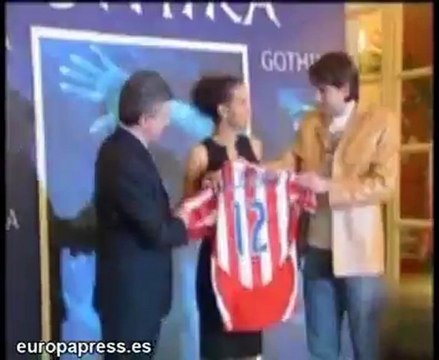 Halle Berry, será profesora de buceo