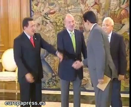 Don Juan Carlos recibe a Chávez