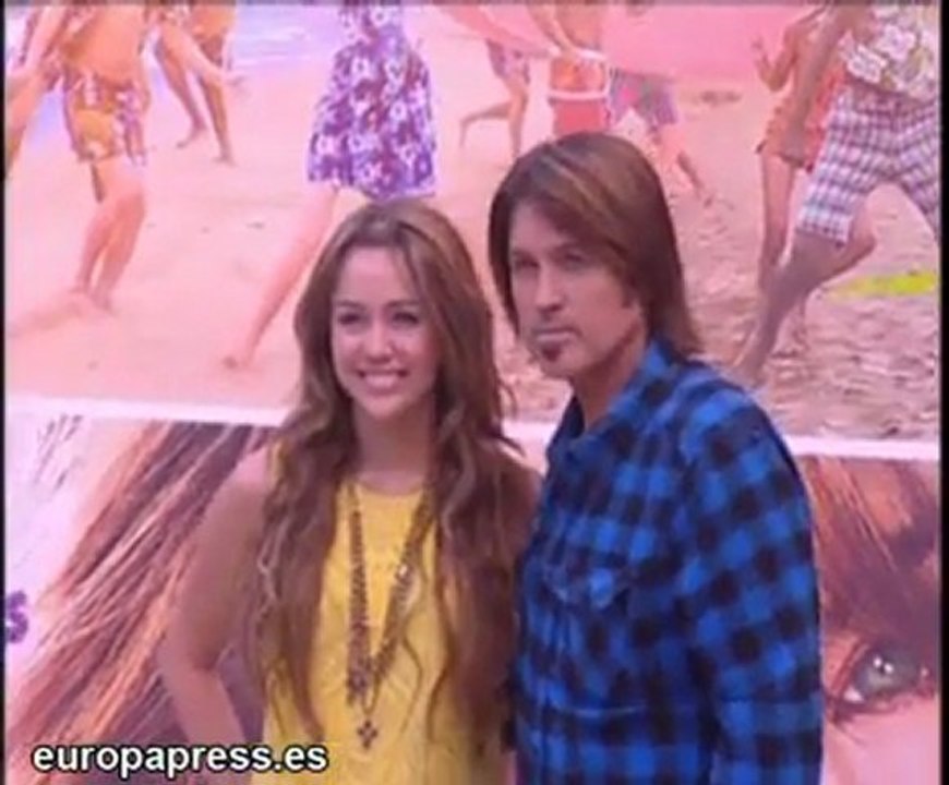 Miley Cyrus en el video de su hermano