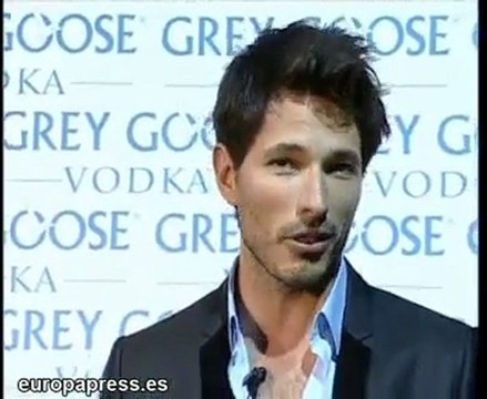 Andrés Velencoso, imagen de una bebida