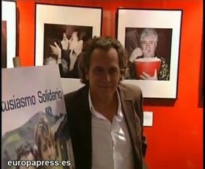 Coronado y su hijo colaboran con una ONG