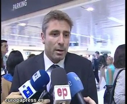 Inmigrantes sin billete colapsan vías tren