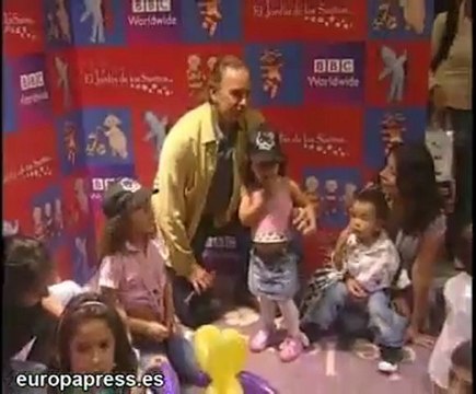 Bertín Osborne rodeado de niños