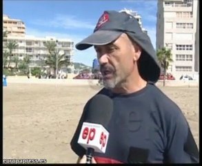 Buscan al niño desaparecido ayer en el mar