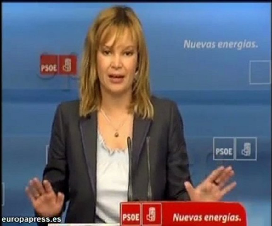 Pajín reprocha su "guerra interna" al PP