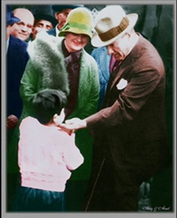 MAVİ GÖZLÜ DEV, MİNNACIK KADIN VE HANIMELLERİ - NAZIM HİKMET