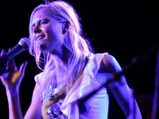 "Je suis nouvelle ici"  / Jess King Intro