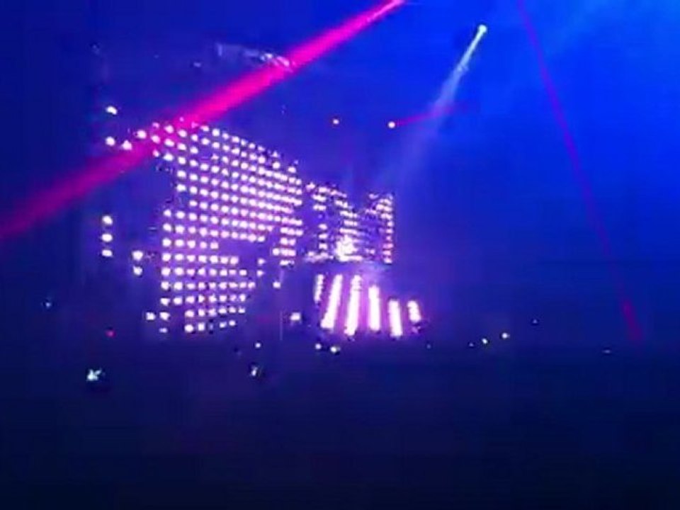 F*** Me i'm Famous 2011 - I'm coming home REMIX