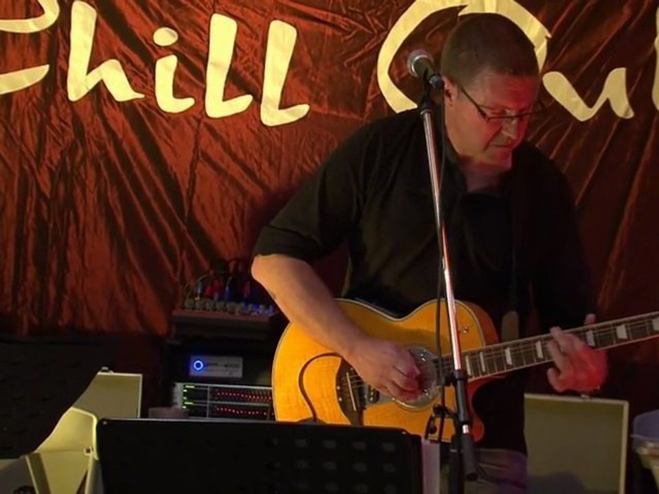 Duo acoustique CHILL OUT " Comfortably Numb " (solo guitare) Concert au Plaza Café mai 2011