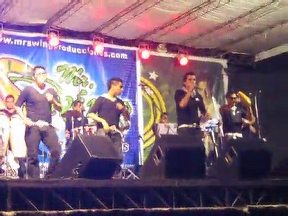 calle2 ..............koky cantando el tun tun de tu corazon........ LO MAXIMO CHICOS