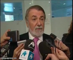 Mayor acusa a Zapatero de coaccionar al TC