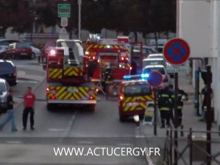 Jouy le Moutier - Incendie aux Merisiers.