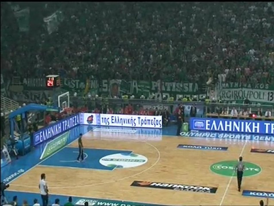 Ο Μίλος Τεόντοσιτς πετάει το μπουκάλι
