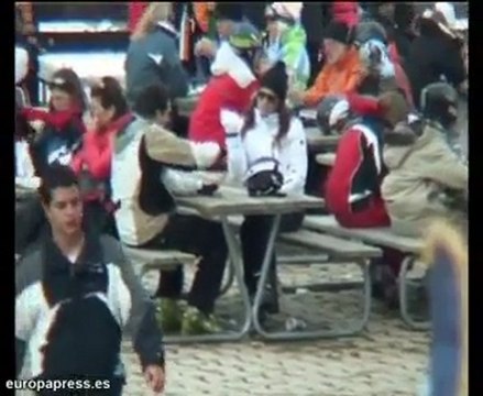 Maria José Suárez aprende a esquiar