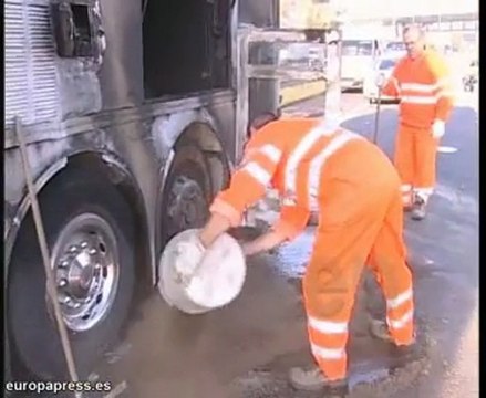 Incendiado un autobús en Barcelona