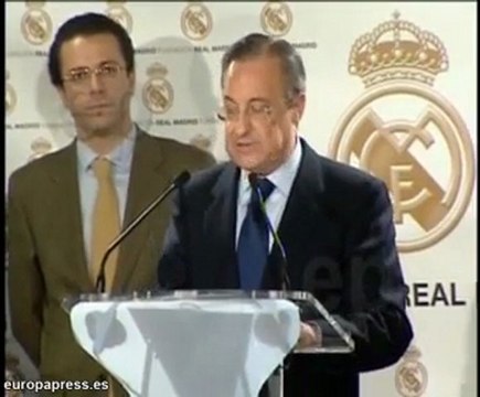 El Real Madrid reparte juguetes a los niños