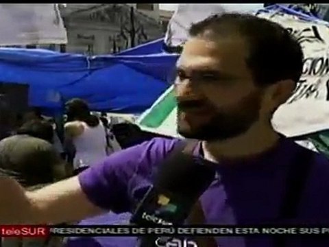 Movimiento de los indignados debate su futuro en España