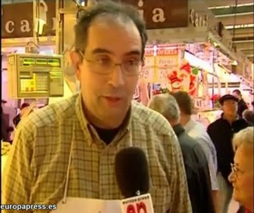 Los españoles ultiman compras en mercados