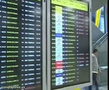 Barajas funciona despues de huelga controladores