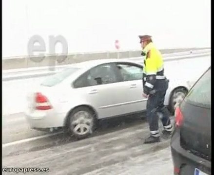 El temporal de nieve corta carreteras