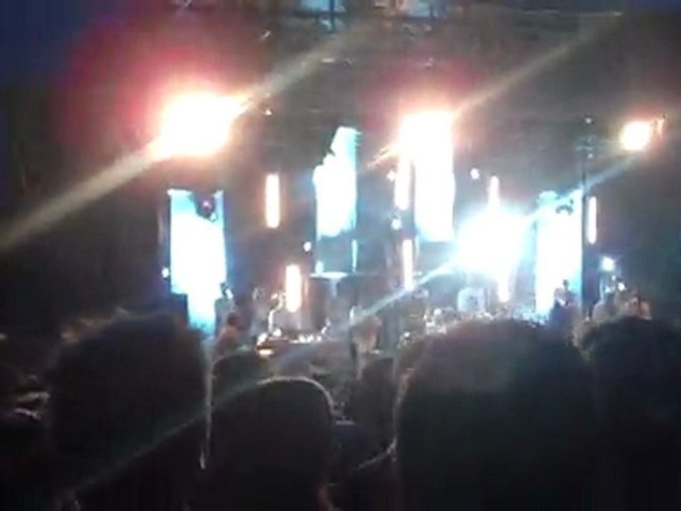 Les chants qui enervent Patrick Sebastien