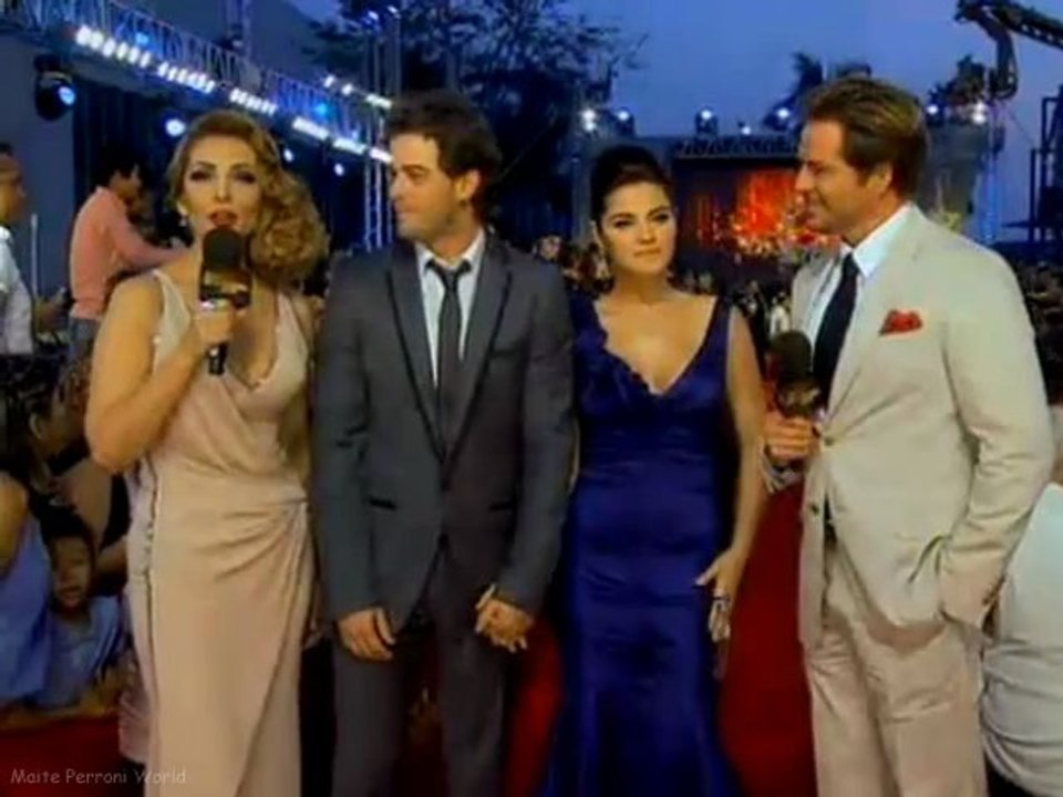Maite Perroni, alfombra premios TvyNovelas (Emisión USA)