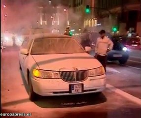 Arde en llamas una limusina en la Gran Vía