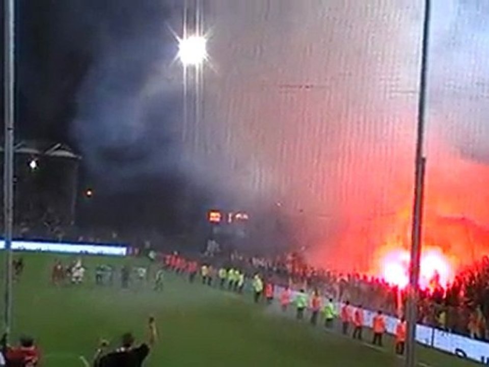 Embrasement de la tribune de fer lors de vafc / nice