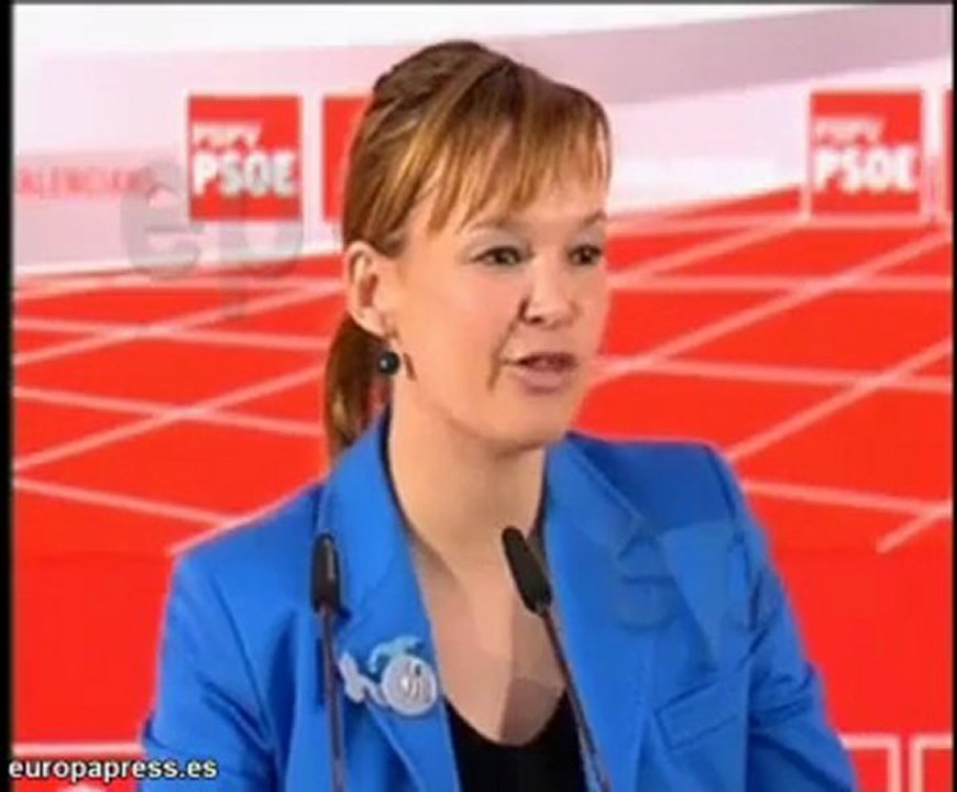 Pajín critica "falta de educación" de Aguirre