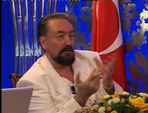 hülya avşar çok sevecen bir insan onu üzmeleri güzel bir davranış değil