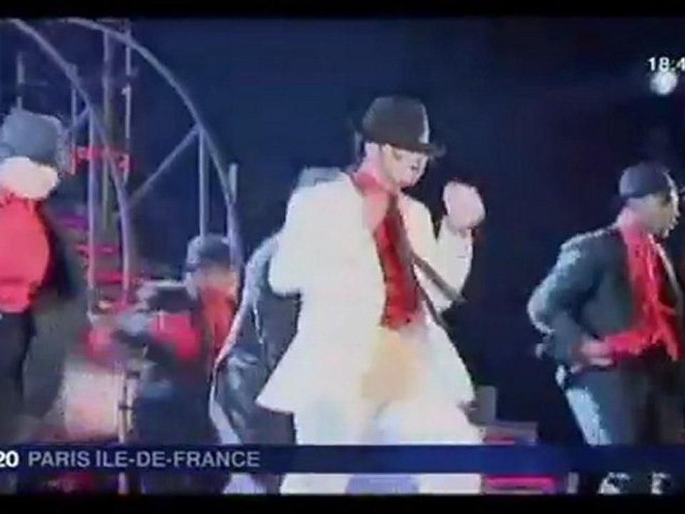 FLASHMOB MICHAEL JACKSON SOUS LA TOUR EIFFEL POUR THRILLER LIVE