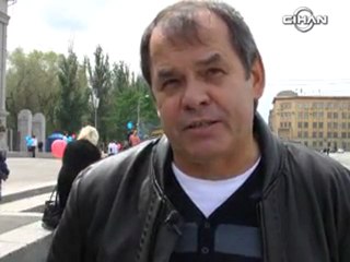 200 children play footbol with 3 balls