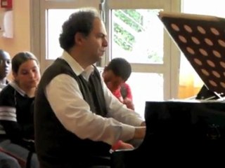 Méru : le pianiste Dimitris Saroglou offre un concert privé au collège du Thelle