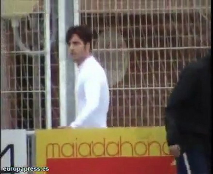 Bustamante juega al fútbol en su tiempo libre