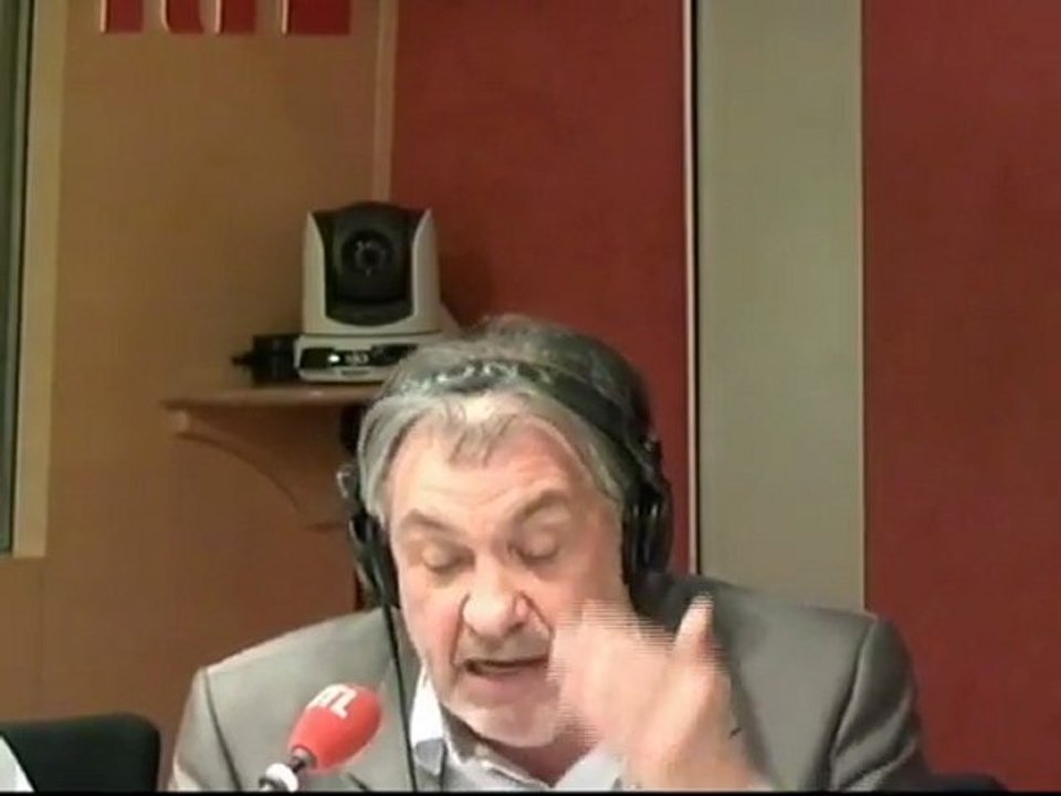 Serge July : "Angela Merkel : OPA sur les verts"