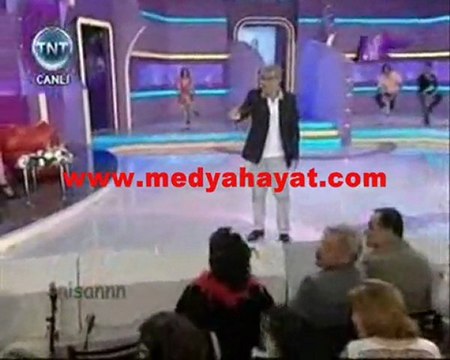 Mehmet Ali Erbil seyirciyi böyle kovdu!