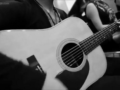 2ne1 Lonely Primera session en vivo Acustico...