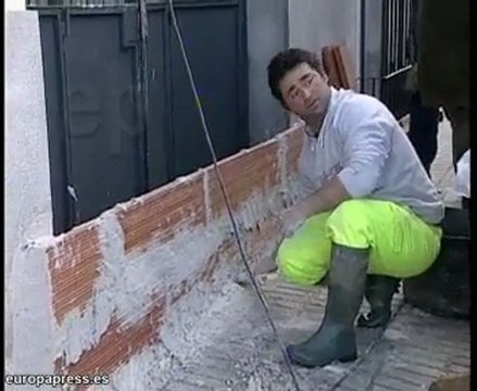 Un centenar de desalojados por inundaciones