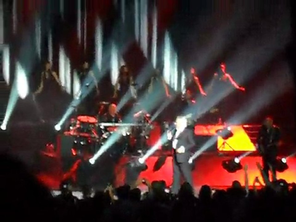 Salut - Michel Sardou au Palais des Sports - 12 mai 2011