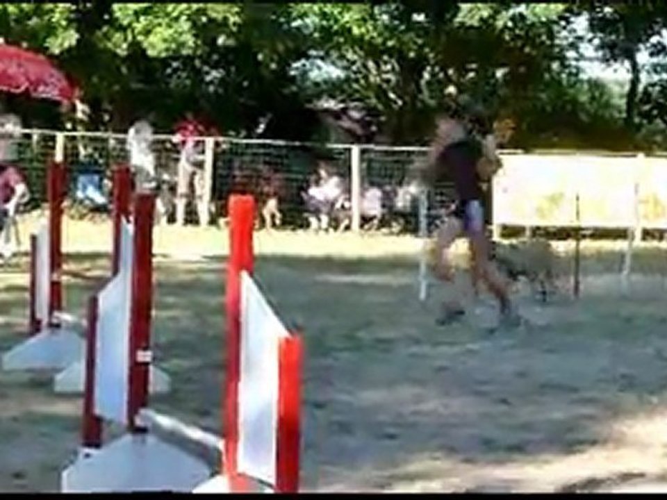 Maud et Chiara - Ville sous Anjou - agility - 29.05.2011