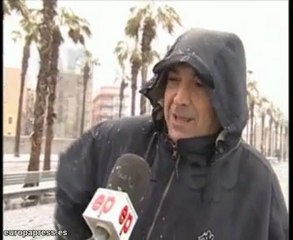 La nieve tiñe de blanco las playas