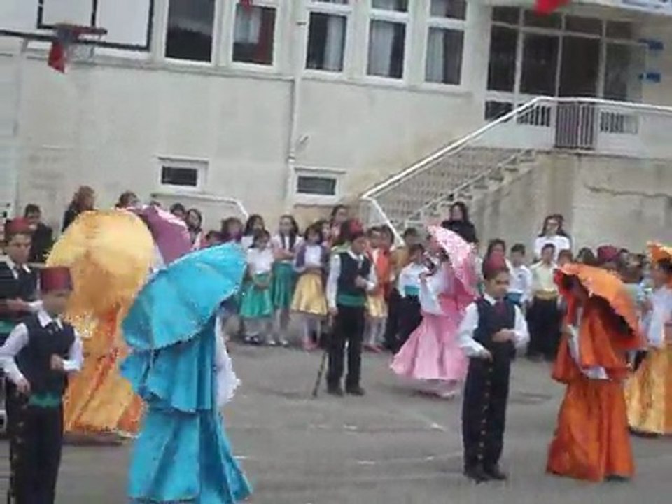 Bereketli YİBO 5-A sınıfı "üsküdara giderken" gösterisi 23 nisan 2011