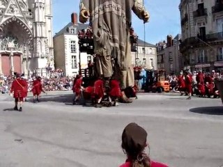 Royal de luxe :les sandales du Campesino ;mai 2011