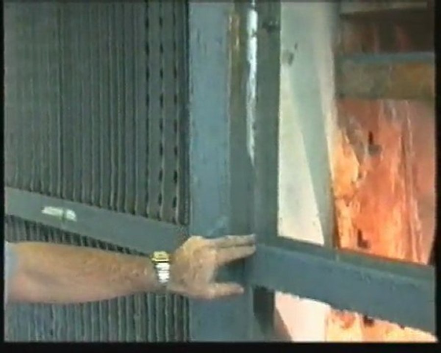 Open spray painting booth / Cabine de peinture ouverte