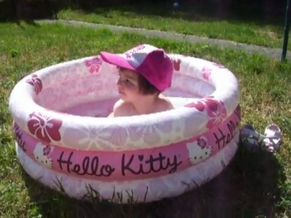 Je m'éclate dans la piscine!