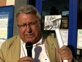 Une manifestation devant la gare du Cateau